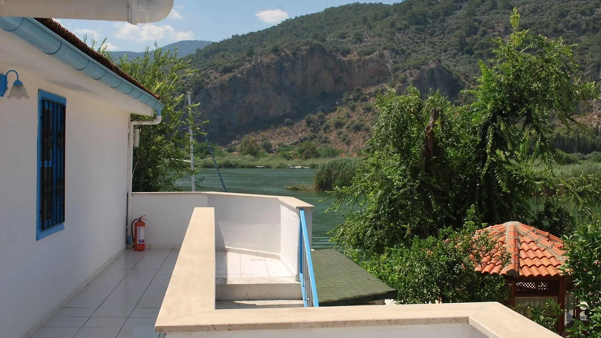 Myra Hotel Дальян
